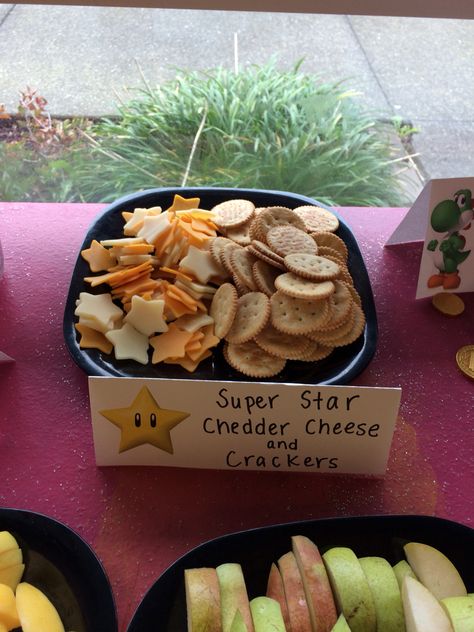 Mario Kart Birthday Party Food Ideas, Mario Snacks For Party, Mario Food Party, Mario Kart Birthday Party Food, Mario Bros Birthday Party Ideas Food, Mario Party Themed Food, Nintendo Themed Snacks, Super Mario Birthday Snacks, Mario Themed Party Food