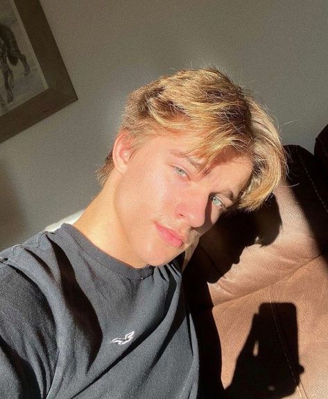 𝕒𝕝𝕖𝕩 𝕤𝕒𝕞𝕡𝕤𝕠𝕟 Alex Sampson, Men Blonde Hair, Cute Blonde Guys, Blonde Hair Boy, Blonde Hair And Blue Eyes, Blue Eyed Men, Pics Inspo, Boy Face, Blonde Boys