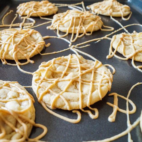 White Chocolate Cookies with Peanut Butter Drizzle - Tara's Multicultural Table Peanut Butter Drizzle Recipe, Chocolate Drizzle Recipe, Chocolate Cookies With Peanut Butter, Danish Butter Cookies Recipe, Raspberry Drizzle, Recipe For Cookies, Peanut Butter Drizzle, Butter Brickle, Drizzle Recipe