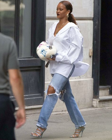 White Oversized Shirt Outfit, White Tee Jeans, Oversized Shirt Outfit, Rihanna Street Style, Stylish Work Attire, Style Streetwear, Work Attire, Follow For More, Rihanna