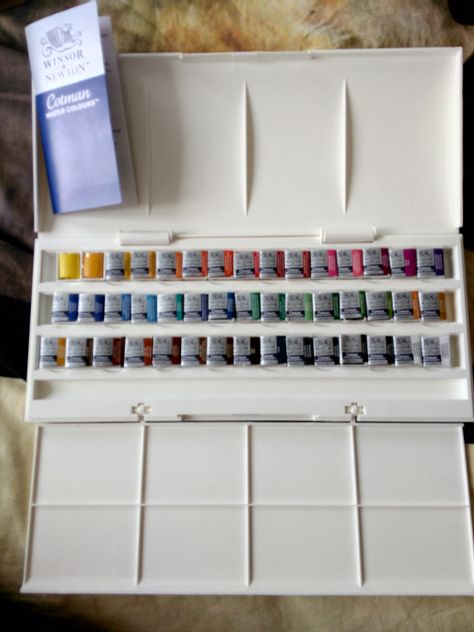 Xmas List Ideas, Art Loft, Winsor And Newton, Art Studio Organization, Watercolor Paint Set, Studio Organization, Visual Board, Winsor & Newton, Art Tutorials Drawing