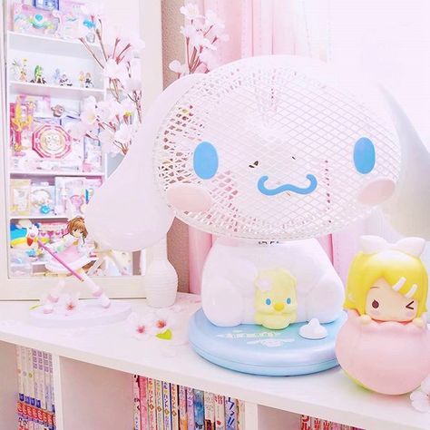 💙 Cinnamoroll is a white puppy born on a cloud far up in the sky ☁ This Cinnamoroll fan will surely make you feel the breeze up there! 🌬📸… Cinnamon Roll Sanrio, Sanrio Room Decor, Sanrio Bedroom, Sanrio Room, Lucky Boy, Love Korean, Kawaii Bedroom, White Puppy, Hello Kitty Rooms