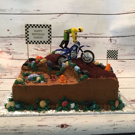 Motocross cake Bmx Cake, Motocross Cake, Dirt Bike Cake, Bolo Motocross, Motorcycle Birthday Cakes, Race Track Cake, Motorcycle Birthday Parties, Cocoa Pebbles, Motorbike Cake