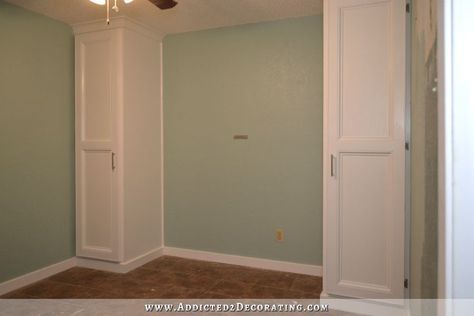 DIY – How to Build Cabinet-Style Closets To Flank Your Bed (Double Your Bedroom Storage!) Bedroom Built Ins, Murphy Bed Ikea, Small Bedroom Storage, Storage Solutions Bedroom, Modern Murphy Beds, Bed Double, Murphy Bed Plans, Built In Cabinet, Build A Closet