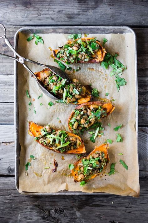 Moroccan Sweet Potatoes Moroccan Salads, Stuffed Sweet Potatoes, Moroccan Spices, Fall Recipes Healthy, Ras El Hanout, Fall Dinner Recipes, Moroccan Food, Fall Dinner, Vegetarian Recipes Dinner