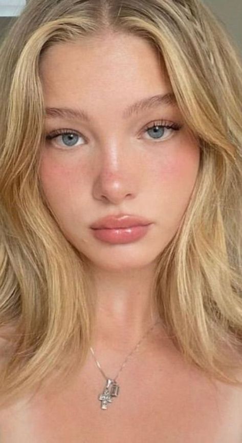 Simple Sunkissed Makeup, Pink Dewy Makeup, Cute Summer Makeup Looks, Soft Pink Makeup Looks Natural, Light Makeup Routine, Simple Glowy Makeup, Blush Makeup Looks, It Girl Makeup, Natural Glow Makeup