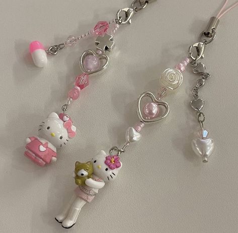 Diy Bead Keychain, Bead Keychain Diy, Beaded Keychain Diy, Cute Keychains, Hello Kitty Keychain, Bead Keychain, Beaded Keychain, Phone Charms, Jewelry Accessories Ideas