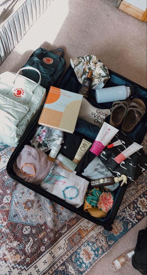 Amazon Travel Must Haves, Carry On Makeup, Makeup Amazon, Road Trip Bag, Travel Packing Essentials, International Travel Essentials, Europe Travel Essentials, Essentials Checklist, School Bag Essentials