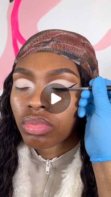 Fatimah 🤍 on Instagram: "Do you want a tutorial on how to do a ✨Cut Crease✨???  Comment below “🔪🔪🔪”" Half Cut Crease Eye Makeup, Cut Crease Eyeshadow Tutorial, How To Do Eyeshadow, Cut Crease Eye Makeup, Crease Eyeshadow, Maquillage Yeux Cut Crease, Cut Crease Tutorial, Cut Crease Eyeshadow, Cut Crease Eye