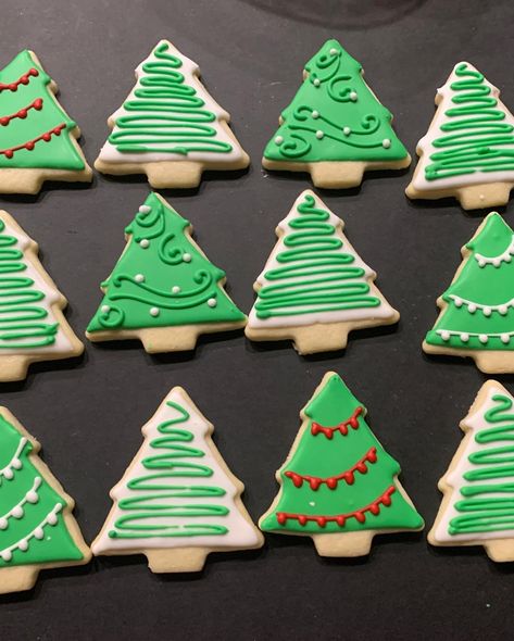 Green Xmas Trees Sugar Cookies (1 Dozen) Royal Icing Christmas Trees, Green Cookies Decorated, Christmas Tree Sugar Cookies Decorated, Sugar Cookie Designs Christmas, Christmas Cookies Decorated Royal Icing, Decorated Christmas Tree Cookies, Decorated Sugar Cookies Christmas, Christmas Cookies Decorated Ideas, Christmas Royal Icing Cookies