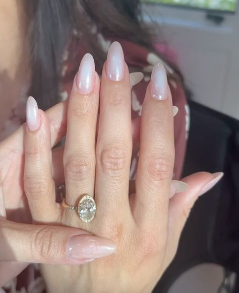 Aura Nails White, White Aura Nails, Minimal Manicure, Chrome Manicure, White Aura, Aura Nails, Chrome Nail Art, Spring Nail Trends, Airbrush Nails