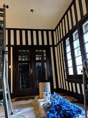 DIY Black and White Striped Foyer Wall - how to paint lines that don't BLEED Goth Painting Ideas, Black And White Striped Wall, Gothic Home Interior, Striped Hallway, Chanel House, Beatle Juice, Goth Room, Foyer Wall, Goth Bedroom