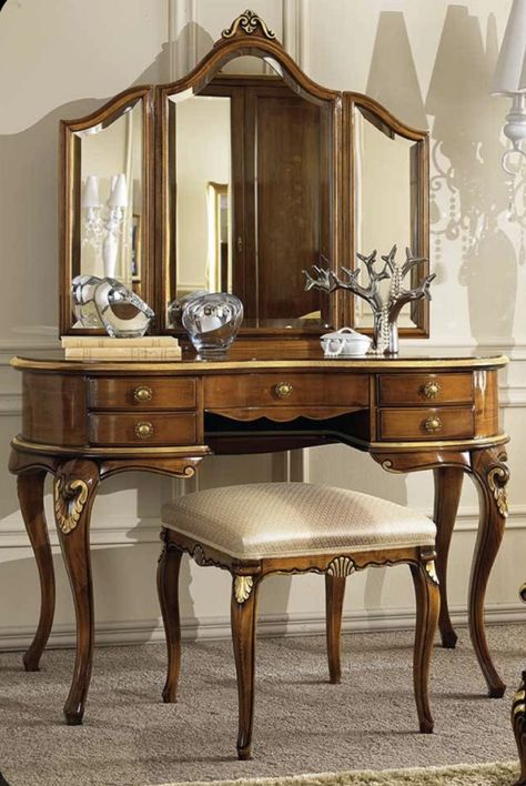 Dressing Table Colour, Baroque Bedroom, Vintage Furniture Antique, Fall Room Decor, Fall Bedroom Decor, Baroque Furniture, Baroque Decor, Vintage Dressing Tables, Fall Bedroom