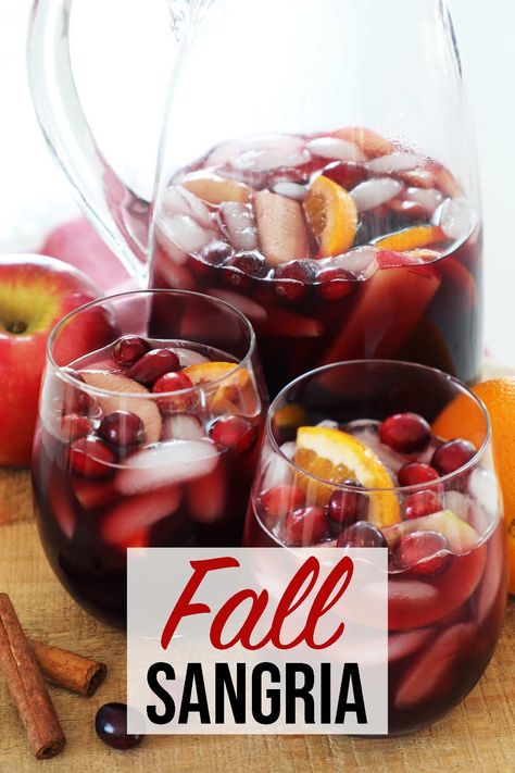 Thanksgiving Sangria, Orange Sangria, Fall Sangria Recipes, Red Sangria Recipes, Fall Drink Recipes, Sangria Ingredients, Red Wine Sangria, Homemade Margaritas, Cider Sangria