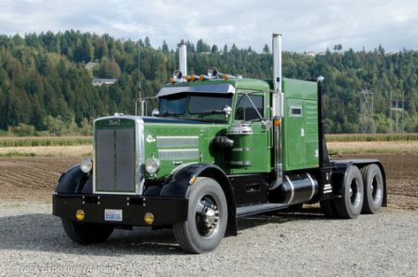 1966 Peterbilt 351 | 5th Annual Run to the Rhubarb Truck Sho… | AaronK | Flickr Kenworth T800, Custom Lifted Trucks, Trucks Lifted Diesel, Big Tractors, American Trucks, Vintage Pickup Trucks, Peterbilt 379, Show Trucks, Kenworth Trucks