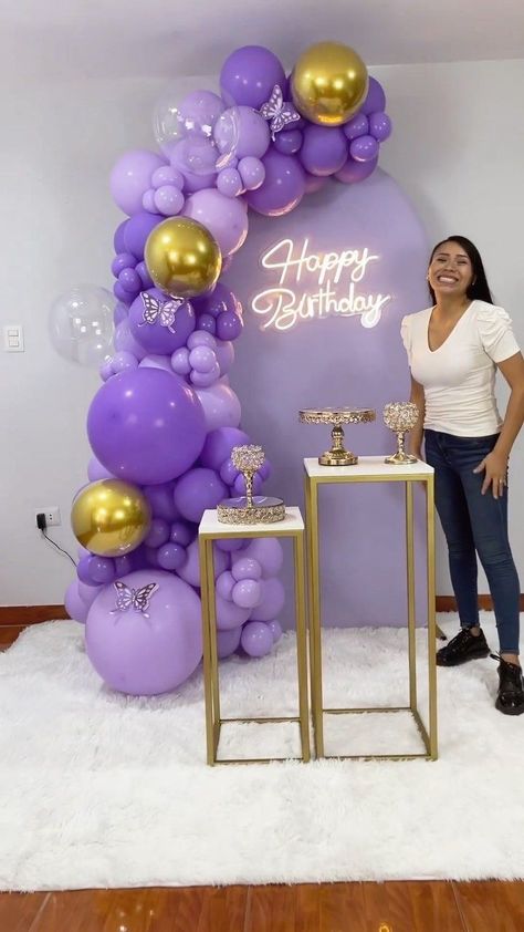 Purple And Gold Decor, Purple Balloon Decorations Birthday, Lila Party, Purple Cakes Birthday, 18th Birthday Party Themes, Purple Birthday Party, Balloon Bouquet Diy, Deco Ballon, Moms 50th Birthday