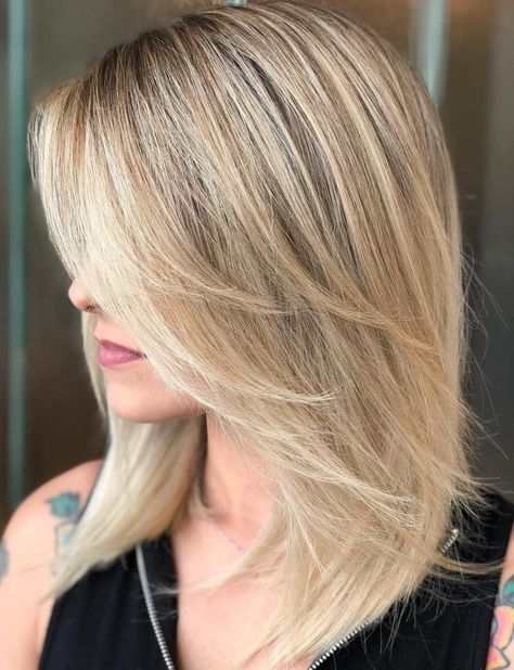 Medium Feathered Blonde Cut Fine Flat Hair Haircuts Medium, Feather Haircut Medium, Haircut Layers Medium Mid Length, Feathered Hairstyles Medium, Haircut Shag, Blending Gray Hair, Hairstyles Women, Fun Hair, Mid Length Hair