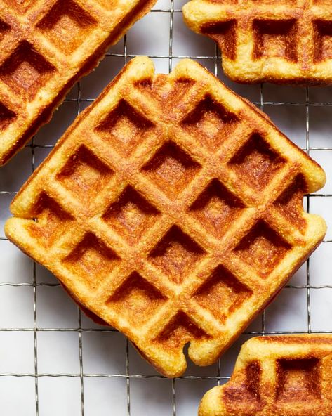 Cornmeal Waffles Recipe, Cornbread Waffles Recipe, Waffle Mix Recipes, Waffle Ideas, Cornmeal Waffles, Cornmeal Recipes, Make Waffles, Easy Waffle Recipe, Waffle Iron Recipes