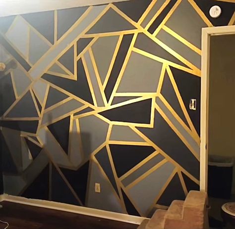 Gold Accent Wall Bedroom, Gold Painted Walls, Gold Accent Wall, Black Painted Walls, Black Accent Walls, Gold Geometric Pattern, Diy Wall Painting, Triangle Wall, Interior Design Your Home