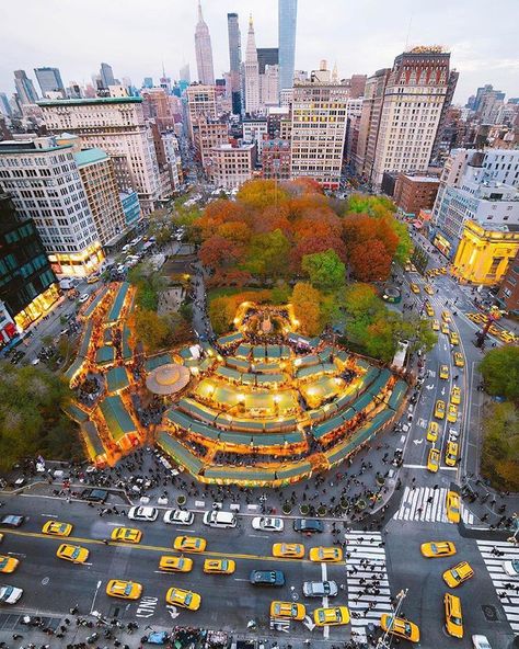 Throwback to Fall in Union Square Park 🍂🚕 Do you prefer Fall or Summer? #newyorker Photo by @opoline Selected by @savant Union Square Nyc, New York Bucket List, Nyc Christmas, New York Pictures, Holiday Market, Union Square, Instagram Link, Nova York, Dream City