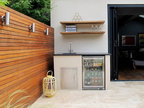 Kitchen Ideas Outdoor, Outdoor Laundry Rooms, Washing Area, Outdoor Laundry, Outdoor Kitchen Sink, Drinks Fridge, Outdoor Fridge, Modern Courtyard, Outdoor Kitchen Bars