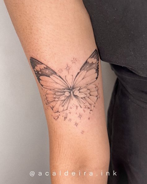 Mother Daughter Tat, Butterfly Tattoos Images, Crystal Tattoo, Anime Ideas, Butterfly Crystal, Fine Line Tattoo, Line Tattoo, Fine Line Tattoos, Line Tattoos