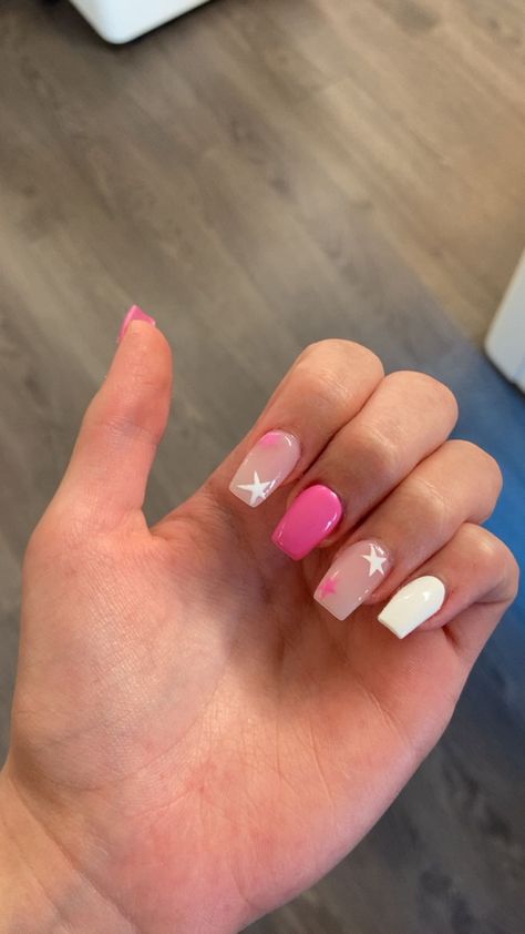 Back To School Freshman Nails, Back To School Nails Acrylic Pink, Nail Inspo For 7th Grade, Pink Star Nails Short, Pink Based Nails, White Nails With Pink Stars, Hot Pink And White Nail Designs, Pink With White Nails, Pink Back To School Nails