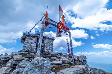 #Chandrashilla is the summit above #Tungnath temple, which means "Moon Rock". It is located at 3,690m above sea level. This peak provides views of the #Himalayas, like Nandadevi, Trisul, Kedar Peak, Bandarpunch #Chaukhamba peaks. 
#devbhoomi #Uttarakhand #bizarexpedition #Temple #trek #adventure Chopta Uttarakhand, Tungnath Temple, Spiritual Heart, Sacred Water, Spiritual Retreat, History Of India, Spiritual Experience, Beautiful Sunrise, Ancient Ruins