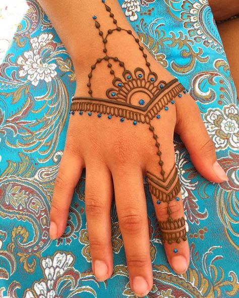 Henna Practice, Kashee's Mehndi Designs, Henna Inspired Tattoos, Easy Henna, Finger Henna Designs, Henna Art Designs, Full Hand Mehndi, Mehndi Designs For Kids, Pretty Henna Designs