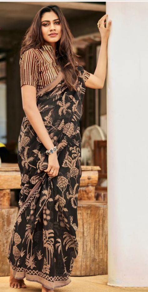 Tarun Tahiliani Saree, Linen Cotton Sarees, Best Indian Wedding Dresses, Saree Ideas, Marquesan Tattoos, Silk Sarees With Price, Saree Style, Jeans Outfit Women, Indian Saree Blouse