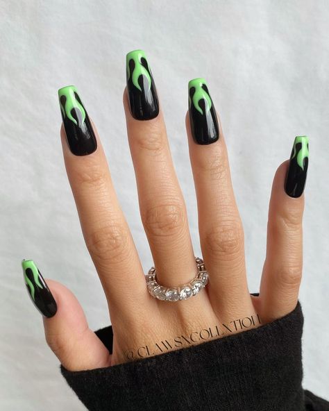 Green Nails Halloween, Neon Nails Black, Lime Green Nail Designs, Halloween Nails Dark, Blackpink Nails, Lime Nails, Lime Green Nails, Flame Nails, Flame Nail Art