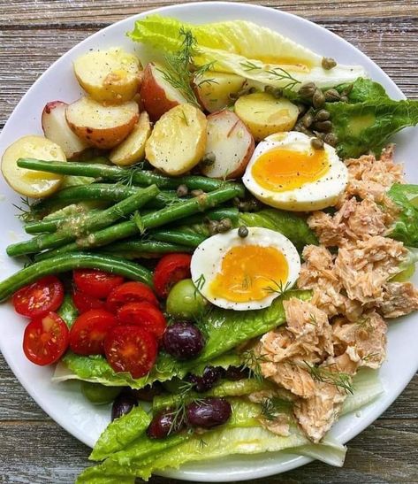 No Salt Meals, Potatoes And Green Beans, Leftover Potatoes, Canned Salmon, Healthy Plates, Diet Ideas, Fun Salads, Lunch Salads, Detox Recipes