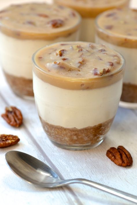 Salted Caramel Cheesecake Cups | Every Last Bite Caramel Cheesecake Cups, Flavoured Cheesecake, Vegan Christmas Desserts, Cheesecake Caramel, Pudding Chia, Mason Jar Desserts, Salted Caramel Cheesecake, Cheesecake Cups, Vegan Caramel