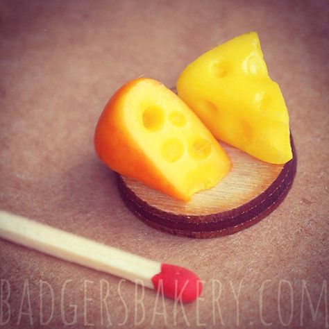 Tiny cheese board. #miniature #dollhouse Miniature Jewelry, Miniature Foods, Cheese Wedge, Diy Earrings Polymer Clay, Miniature Dollhouse Furniture, Types Of Cheese, Tiny Food, Miniature Kitchen, Clay Food