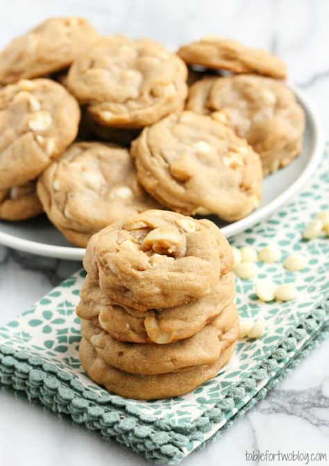 The softest and fluffiest White Chocolate Macadamia Nut Cookies just like Costco's! Softest Cookies, Chocolate Peanut Butter Oatmeal Cookies, Macadamia Nut Cookies Recipe, Chocolate Macadamia Nut Cookies, Best White Chocolate, White Chocolate Macadamia Nut Cookies, White Chocolate Macadamia Nut, Macadamia Cookies, Sweet Bakes