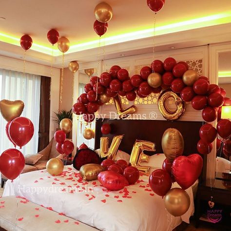 romantic bedroom decor for anniversary Valentine Hotel, Romantic Room Surprise, Romantic Dinner Decoration, Romantic Valentines Day Ideas, Romantic Room Decoration, Romantic Date Night Ideas, Romantic Bedroom Decor, Valentines Balloons, Romantic Surprise