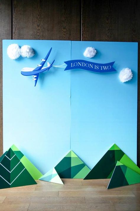 Airplane Themed Birthday Party - Love this backdrop! #Airplane #PlaneParty #PartyIdeas Airplane Party Ideas, Airplane Cupcake Toppers, Airplane Themed Birthday Party, Airplane Birthday Cakes, Pilot Party, Airplane Cookies, Cute Airplane, Pilots Birthday, Planes Birthday Party