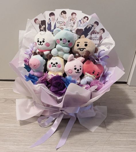 BTS Bouquet: A Floral Tribute to the Music Group Bts Flower Bouquet, Bts Flower, Plushie Keychain, Army Crafts, Bts Stuff, 3 Characters, Custom Bouquet, Artificial Flower Bouquet, Bts Merch