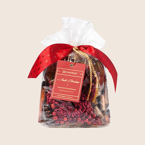 Made in Arkansas: Aromatique Makes a House Smell Like a Home - AY Magazine Smell Of Christmas, Potpourri Bag, Potpourri Decoration, Catchall Bowl, Xmas Centerpieces, Apple Christmas, Christmas Smell, Winter Decoration, Christmas Potpourri