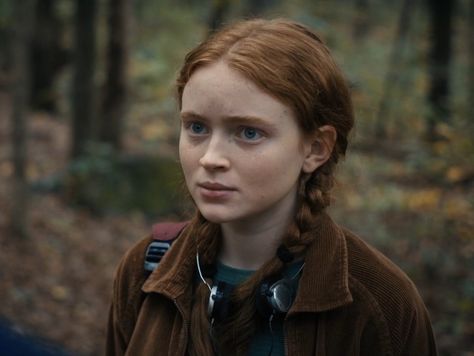 Sadie Sink playing Max Mayfield in Stranger things season 4 Stranger Things Max, Max Mayfield, Stranger Things Girl, Stranger Things Season 3, Film Icon, Stranger Things 2, Yelena Belova, Stranger Things Characters, Cast Stranger Things