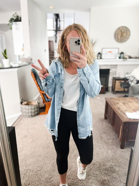 Comfy Mom Outfits Summer, Comfy Teacher Outfits Summer, Teacher Jeans Day Outfit, Warm Fall Day Outfit, Fall Day Outfit, Leggings Work Outfit, Comfy Mom Outfits, Sahm Outfits, Era Outfits