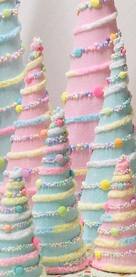 Pastel Christmas Bedroom, Sugarplum Fairy Party, Sweet Christmas Decorations, Candy Land Christmas Decor, Pastel Christmas Decorations Diy, Candyland Christmas Party, Pastel Candy Christmas Tree, Candy Christmas Decorations Diy, Pink Christmas Tablescapes