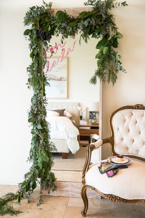 Mirror With Lipstick, Yellow Baby Room, Bunk Bed With Desk, Floral Mirror, Flower Mirror, Salon Suites, Greenery Garland, Green Room, Diy Mirror