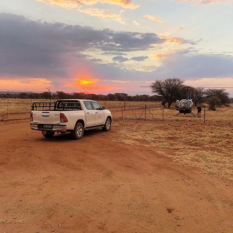 ToyotaholicsAfrica on Instagram: “Thanks @sebastian_nielson  for this awesome picture. A picture perfect moment!!!!!!! #hilux #hilux_4x4 #helicopters #r44helicopter…” Toyota Hilux Aesthetic, Horse Float, Hilux 4x4, Horse Ownership, Blueberry Girl, 2025 Moodboard, Fake Insta, December 19, John Deere Tractors