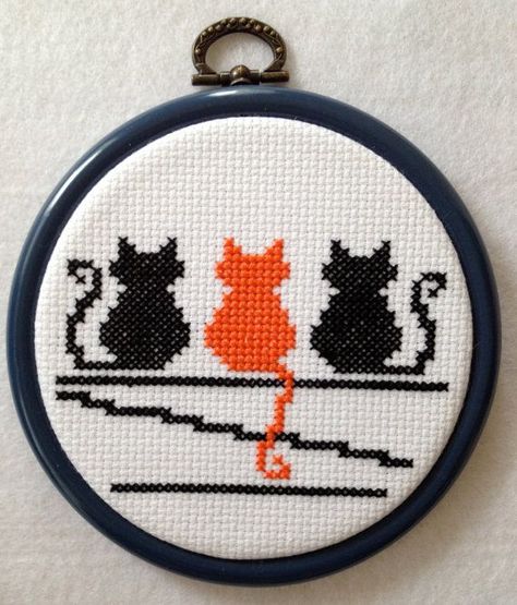 Black Cat Cross Stitch Pattern, Cat Cross Stitch Charts, Cross Stitch Harry Potter, Black Cat Cross Stitch, Cat Cross Stitches, Cross Stitch Beginner, Tiny Cross Stitch, Beautiful Cross Stitch Pattern, Cat Cross Stitch Pattern