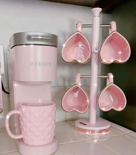 Pink Heart Kitchen, Pink Home Design, Girly House Ideas, Aesthetic Pink Kitchen, Pink House Decor Interiors, Pink Kitchen Apartment, Pink Themed House, Pink Kitchen Decor Ideas, Pink Aesthetic Kitchen