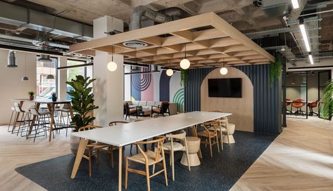 Blok Building Amenity Space – Bristol Amenity Space, Communal Space, Business Lounge, High Desk, Acoustic Ceiling Panels, Davis Furniture, Office Fit Out, Modular Lounges, Corporate Interiors