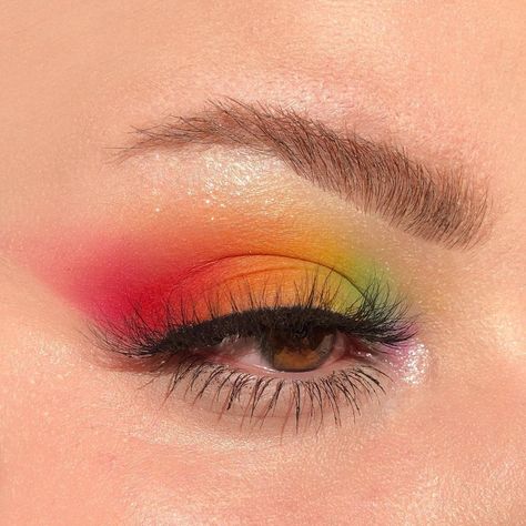 Easy Colorful Eye Makeup Simple, Fun Makeup Ideas Colorful, Eyeshadow With Gems, Beginner Eyeshadow, Halloween Makeup Pretty, Easy Makeup Tutorial, Hot Makeup, Makijaż Smokey Eye, Colorful Eye Makeup