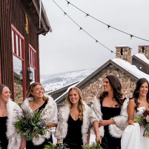 Stacy Firkus | Colorado Wedding & Elopement Photographer on Instagram: "A winter wedding in the mountains is a fantastic choice for a picturesque and unique celebration. Here are some ideas:  1. Venue: Choose a mountain lodge, cabin, or a ski resort as your venue. The stunning natural surroundings will create a beautiful backdrop for your wedding.  2. Decor: Embrace the winter theme with snowflakes, evergreen foliage, and cozy elements like blankets and fire pits. Candles and fairy lights can add a warm and romantic ambiance.  3. Attire: Opt for a long-sleeved wedding dress or consider a fur wrap to stay warm. Groomsmen can wear suits in deep, rich colors like navy or forest green.  4. Seasonal Food: Serve hearty, warm dishes like soups, stews, and comfort foods. Consider a hot chocolate o Winter Navy Wedding, Winter Wedding In The Mountains, Ski Resort Wedding Winter, Ski Lodge Wedding, Winter Mountain Wedding, Colorado Wedding Elopement, Ski Resort Wedding, Wedding In The Mountains, Romantic Ambiance