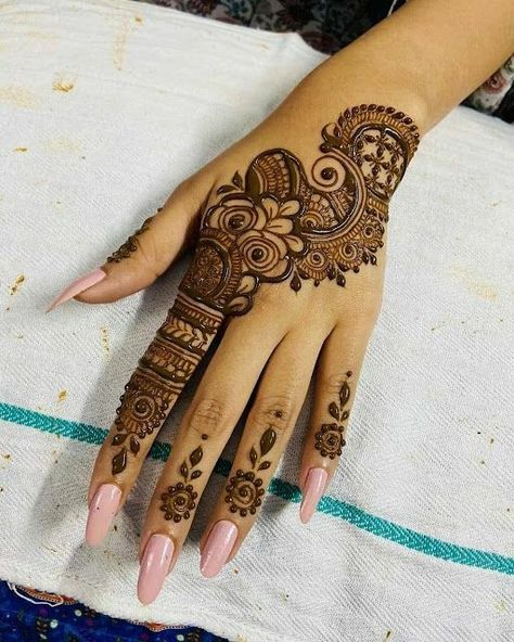 Front Hand Mehndi Designs, Henna Styles, Front Hand Mehndi, Hand Mehndi Designs, Front Mehndi Design, Simple Mehendi Designs, Simple Arabic Mehndi Designs, Simple Mehndi Designs Fingers, Mehndi Design Pictures